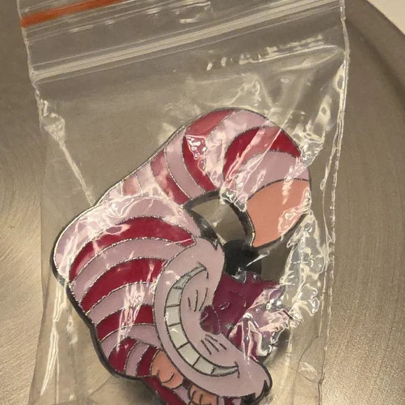 Disney Pin – Alice in Wonderland | Disney Cheshire Cat Collector Trading Pin - Picture 3 of 4